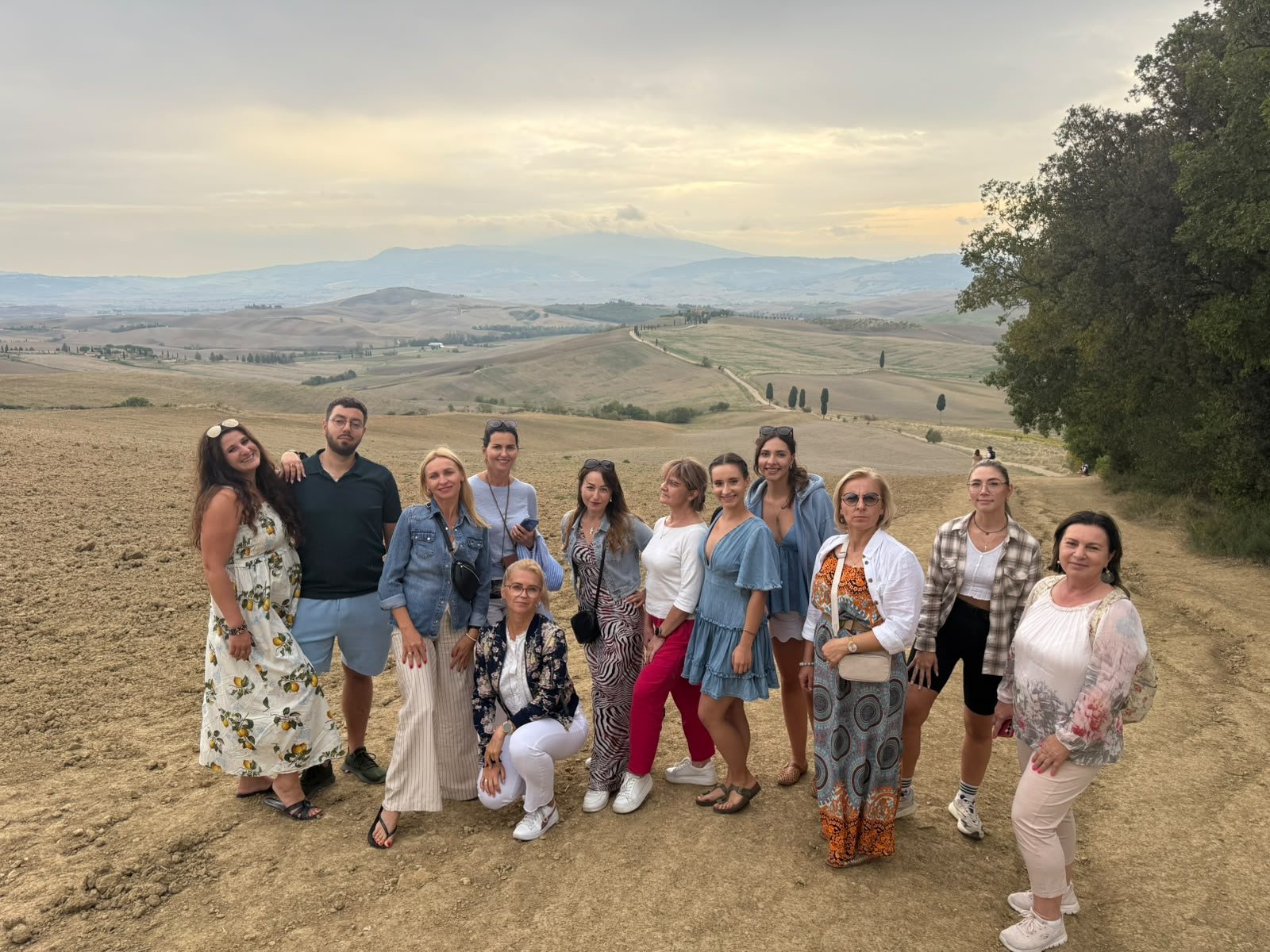 Kameralne Podróże — Toskania, grupa w Val d'Orcia